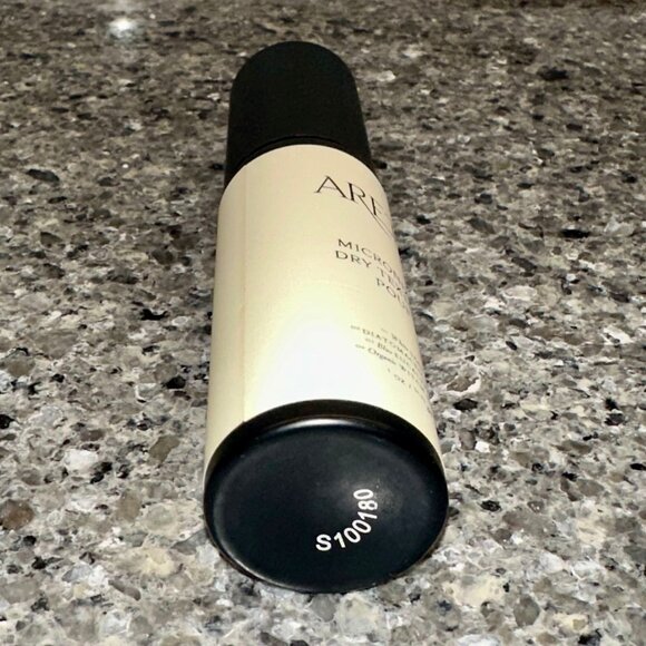🤍 ARETÉ Micronized Dry Texture Pouf // Spray Powder - Picture 4 of 5